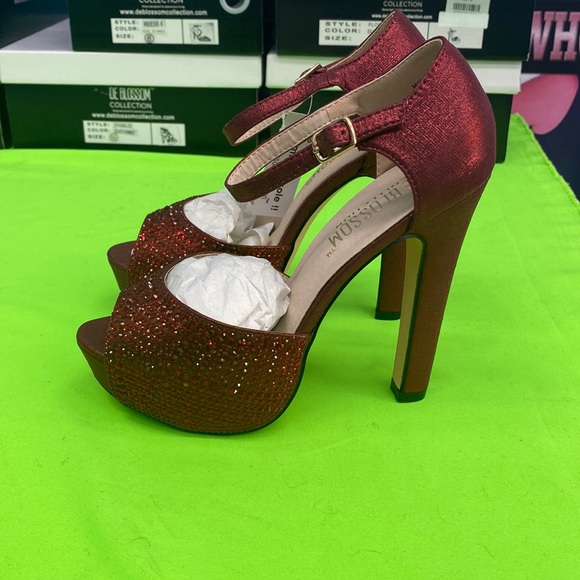 De Blossom Women’s Collection Color Wine Shimmer Heels. New - Picture 2 of 6